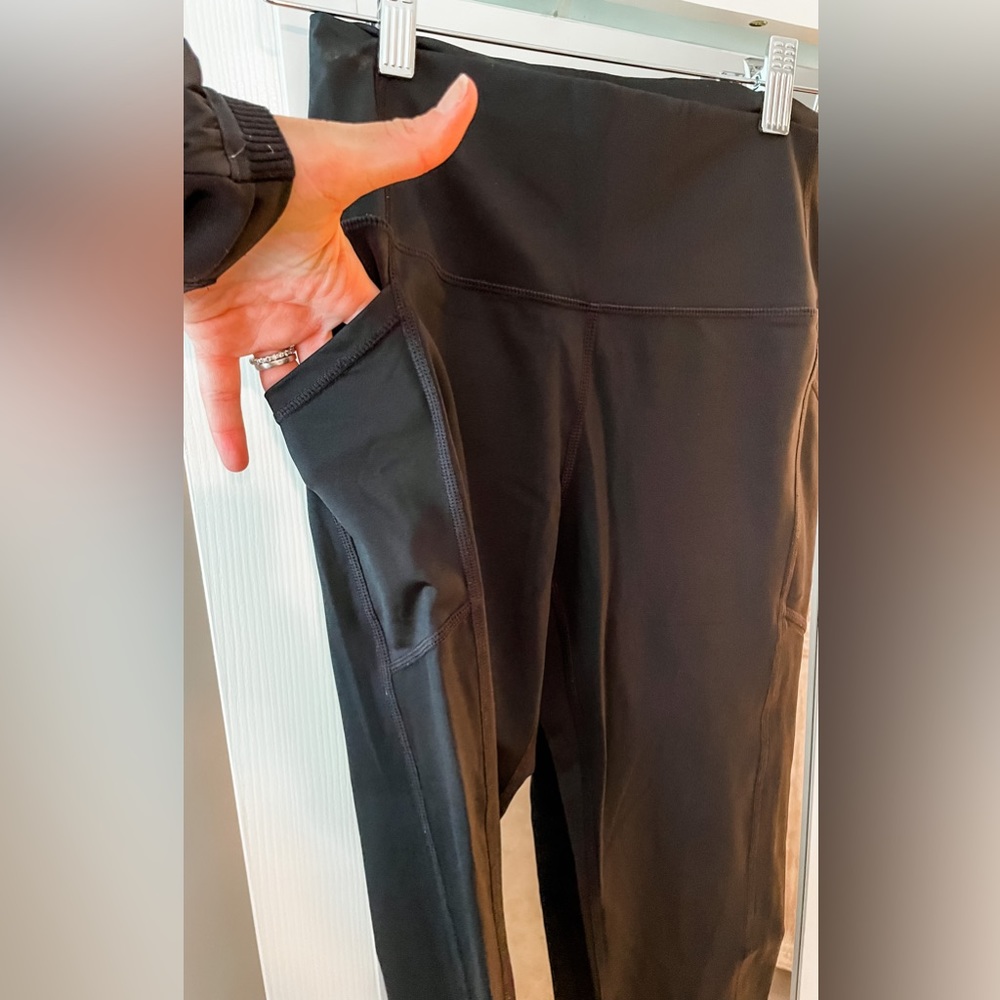 Zyia Black Pocket Light n Tight Hi-rise Capri 20" Size 8-10